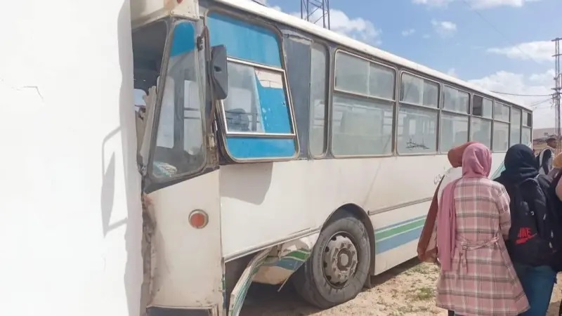 إصابة أكثر من 30 تلميذا إثر اصطدام حافلة نقل مدرسي بسيارة